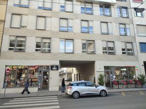 Izzy - 5 min walk from the main square