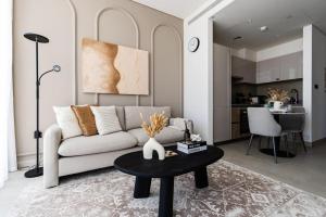 New Cosy 1BR with Pool & Gym in City Centre