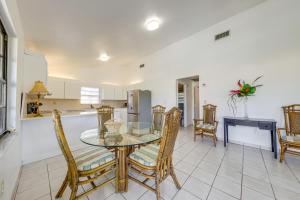 Half Mi to Marina Apt with Pool Access in Key Largo