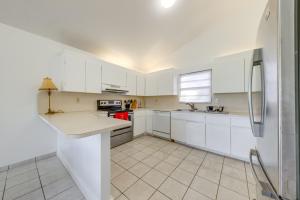 Half Mi to Marina Apt with Pool Access in Key Largo