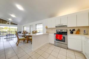 Half Mi to Marina Apt with Pool Access in Key Largo