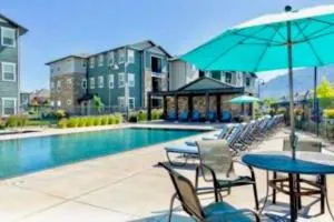 Modern Cozy 2BR Apt with Pool, Hot Tub & GYM - 南乔丹