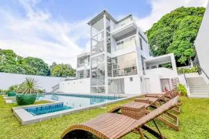 Luxurious Cliff House Tagaytay - Luksuhin