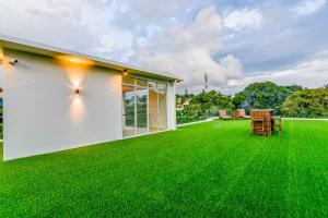 Luxurious Cliff House Tagaytay