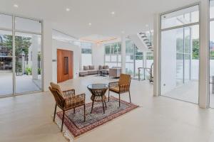 Luxurious Cliff House Tagaytay