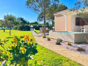 Villetta con piscina e ampio giardino