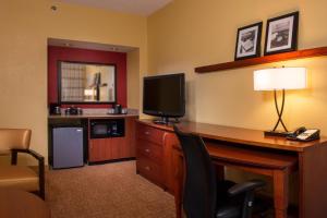 Suite, 2 Double, Sofa bed room in Courtyard by Marriott Richmond West