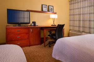 Guest room, 2 Double room in Courtyard by Marriott Richmond West