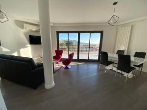 C010 - Magnifique Appartement Toit Terrasse