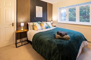 Cozy Contractor 5 bedroom 2bath home WIFI Parking SMART TV