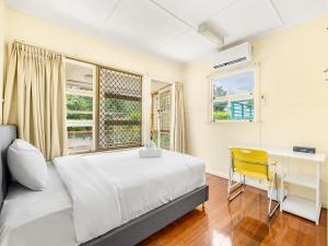 Walk to UQ Shops and Transit Great Value Studio