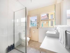 Walk to UQ Shops and Transit Great Value Studio