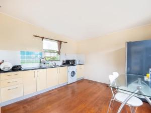 Walk to UQ Shops and Transit Great Value Studio