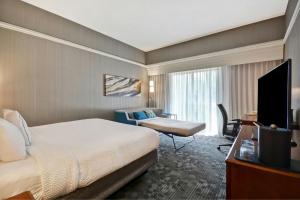 King Room with Sofa Bed room in Courtyard by Marriott Springfield