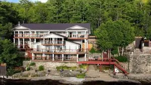 Wollasten Castle with Gorgeous Waterfront - Coe Hill