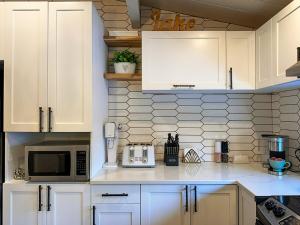 Dazzling Monthly stay, Nature, Hot tub & Serenity