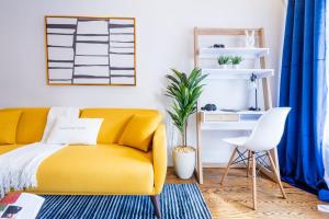 69-5C Festive Comfort Brand New 1BR Lower East Side Christmas Ready