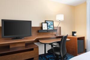 King Room - Non-Smoking room in Fairfield Inn by Marriott Deptford