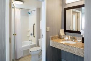 King Room with Sofa Bed and Adapted Tub - Mobility and Hearing Accessible room in Courtyard Providence Downtown