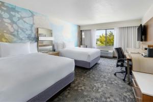 Queen Room with Two Queen Beds room in Courtyard by Marriott Palmdale