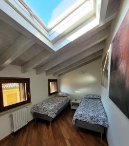 Garda Girasole trilocale a due passi dal lago con posto auto privato