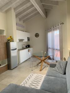 Garda Girasole trilocale a due passi dal lago con posto auto privato