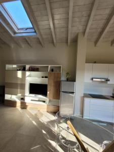 Garda Girasole trilocale a due passi dal lago con posto auto privato