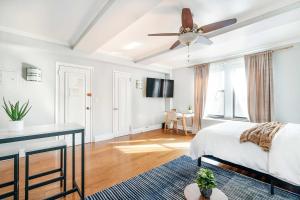 73-1120 New Studio UWS Doorman Gym