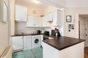 Sherbourne House - Seaside Apartment