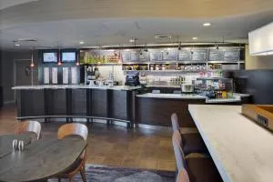 Courtyard by Marriott Providence Warwick - Woonsocket