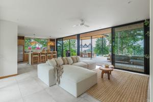 Villa Koa - Your Tropical Retreat