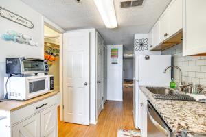 Cozy Beachfront Condo with WiFi, Views and Pool Access