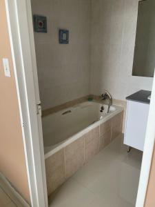 3 - Bedroom Seafacing Margate Apartment