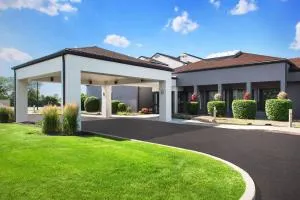 Courtyard Syracuse Carrier Circle - Camillus