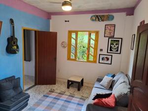 Perto de tudo em Lumiar com churrasqueira, fogão a lenha e estacionamento