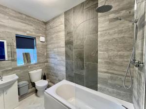 Ideal 4 Bed Stay-Away-Home in Preston