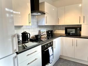 Ideal 4 Bed Stay-Away-Home in Preston