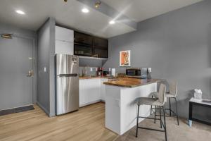 Modern Studio in the Heart of Historic Downtown!