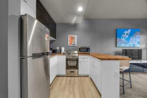 Modern Studio in the Heart of Historic Downtown!