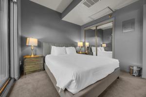 Modern Studio in the Heart of Historic Downtown!