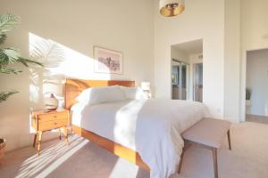 The Fairway Haven by Roav Retreats