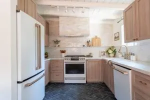 Lily Rock Cottage by Roav Retreats - Pine Cove