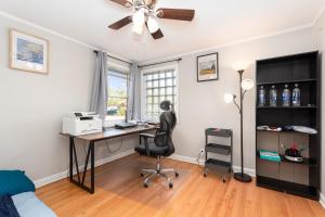 Charming Oak Park Retreat