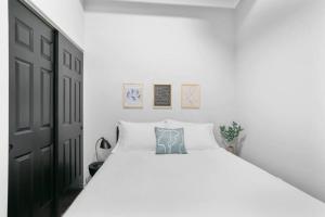 Urban Modern Living Downtown w Free Coffee and WiFi