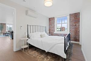 Spacious Apartment with King Beds - J and K on Main