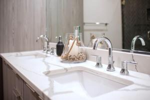 Historic Downtown Loft with King Bed and Wifi