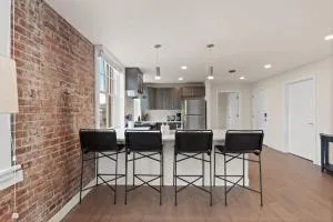 Luxury w King Beds, Pool Table, Central Downtown! - Spokane