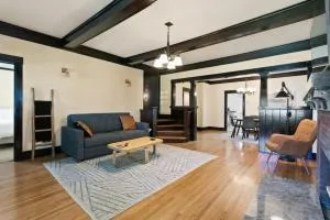 Quaint South Hill Home w Luxury King Bed and Wifi - Yardley