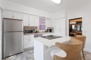 Quaint South Hill Home w Luxury King Bed and Wifi