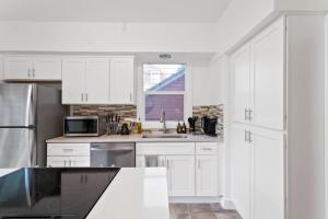 Quaint South Hill Home w Luxury King Bed and Wifi